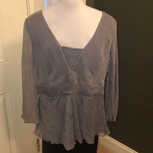 🚂Nine West Striped V-neck light weight blouse